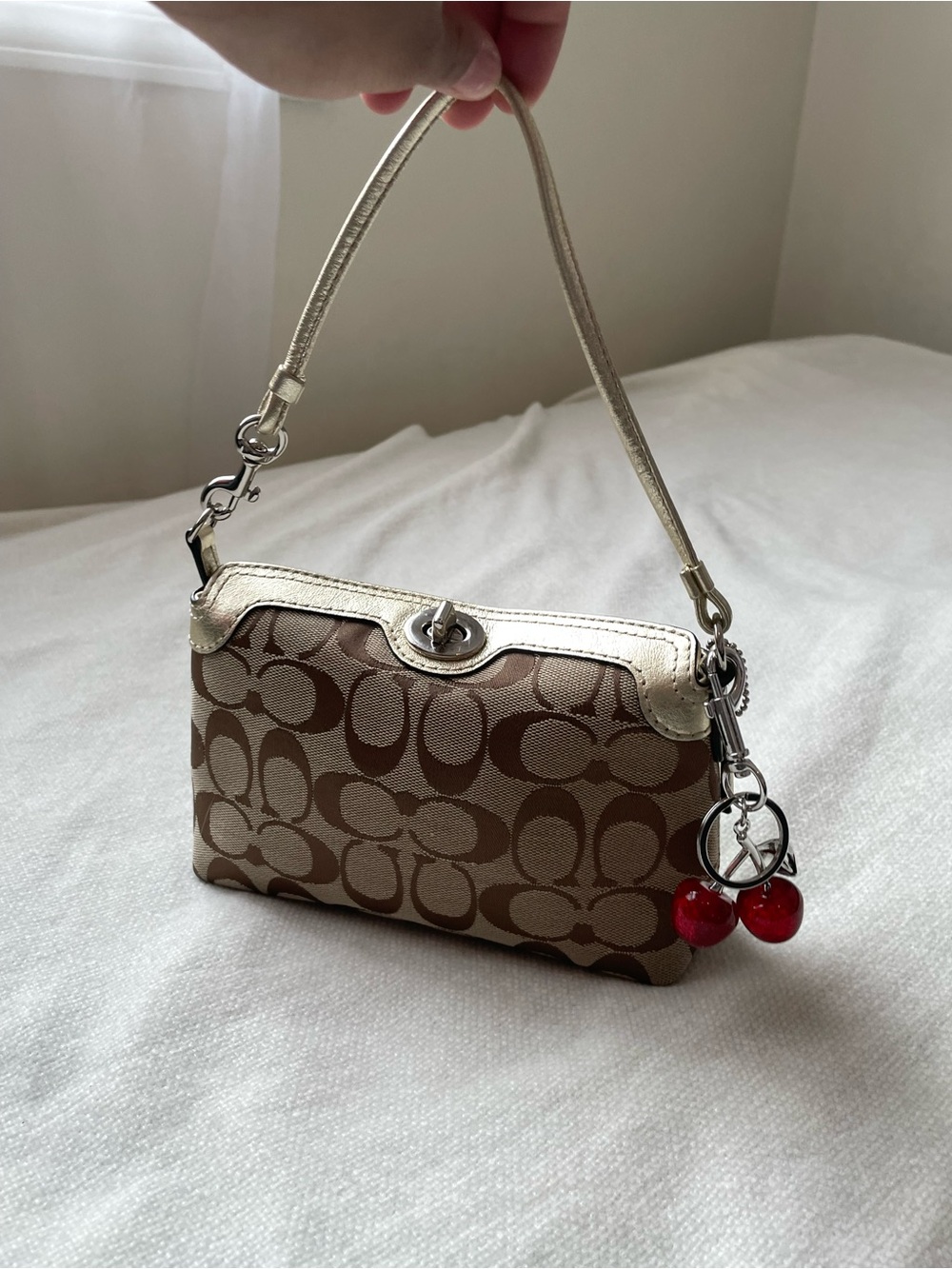 SOLD๐ - Picture 1 of 4